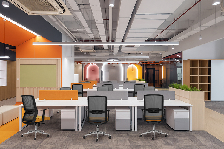 Linh hoạt trong không gian làm việc với ghế xoay văn phòng